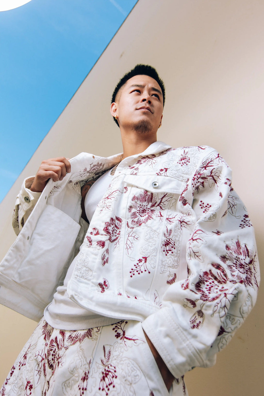 CHRYSANTHEMUM EMBROIDERED WHITE DENIM JACKET — SET PIECE