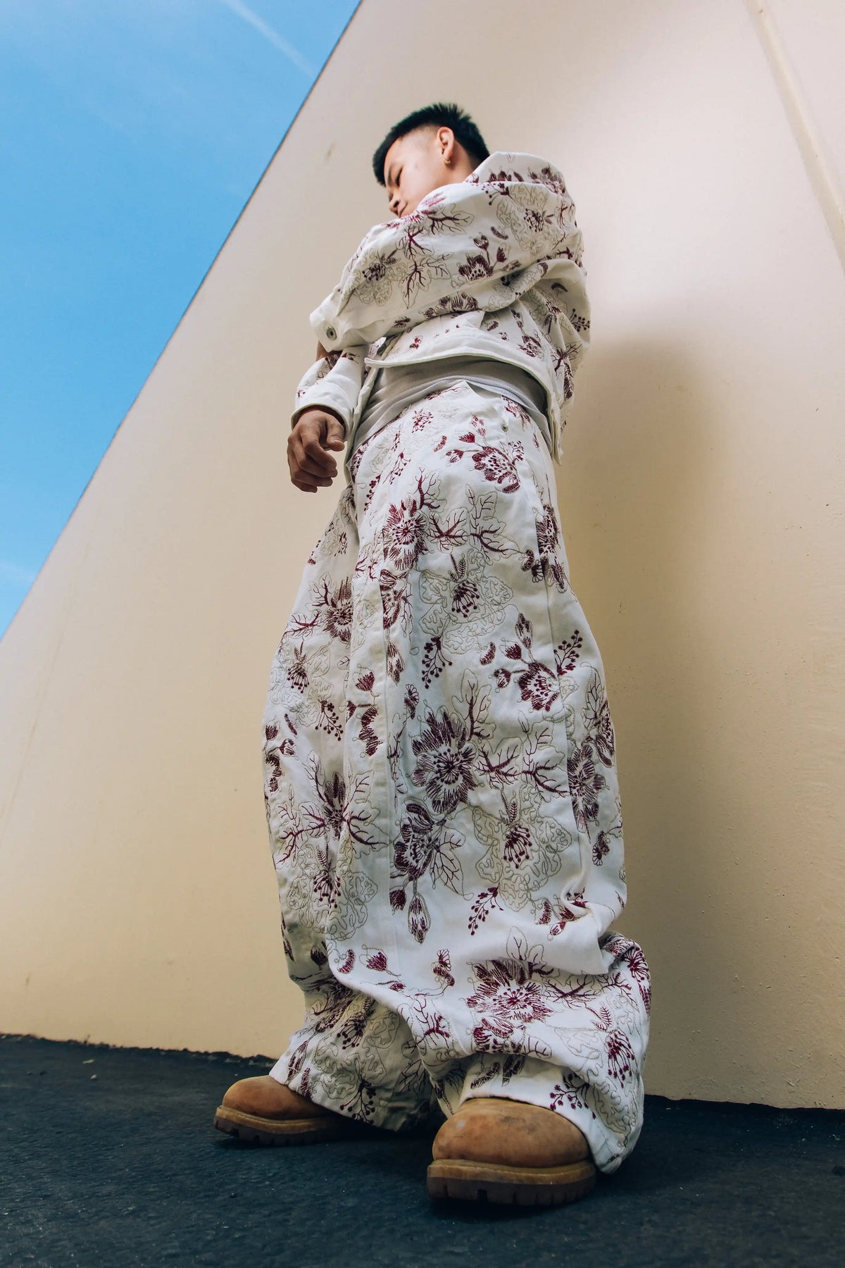 CHRYSANTHEMUM EMBROIDERED WHITE DENIM JEANS — SET PIECE