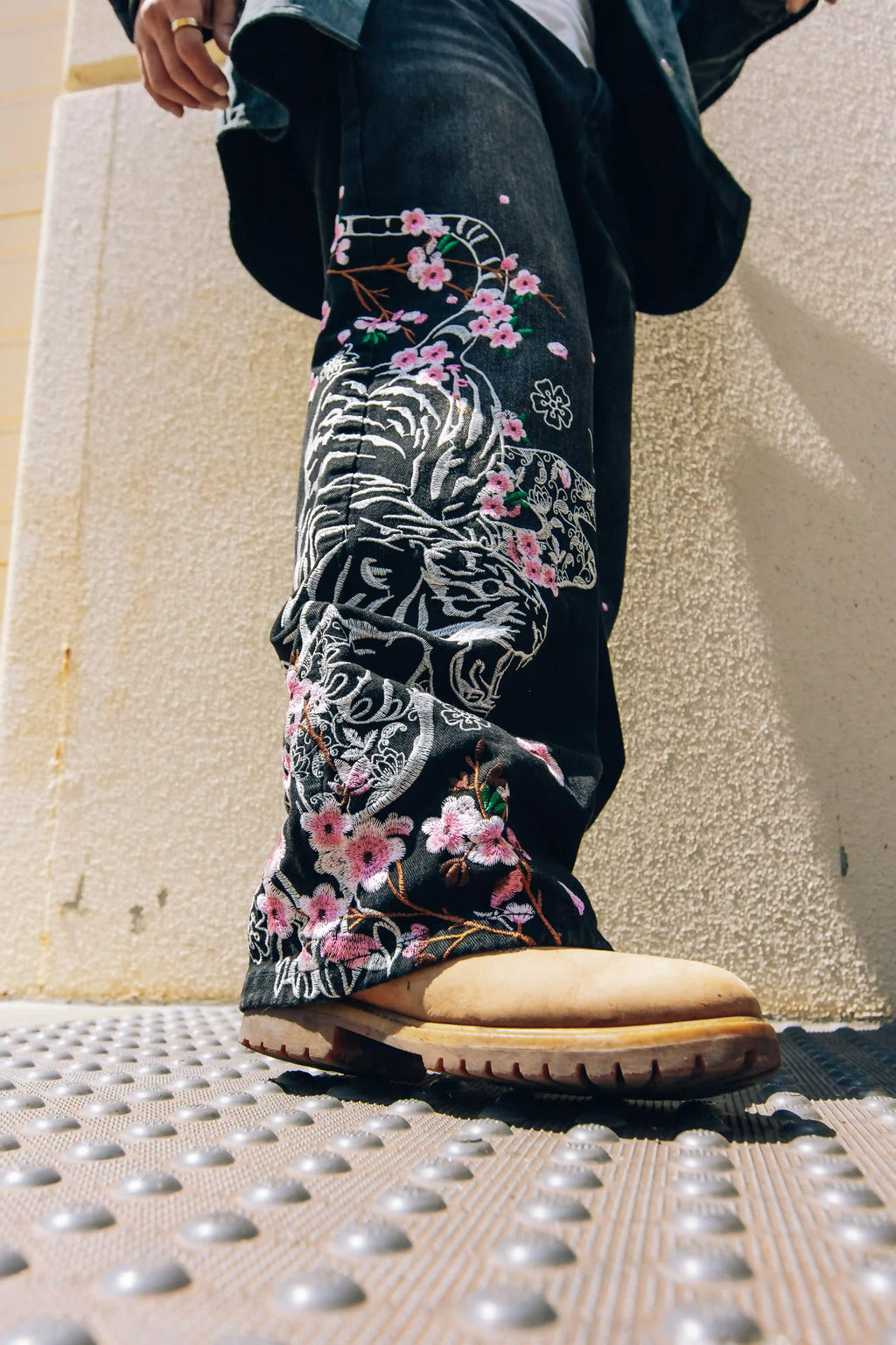 TIGER BLOSSOM EMBROIDERED BAGGY DENIM