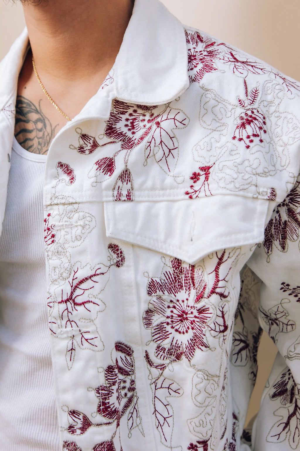 CHRYSANTHEMUM EMBROIDERED WHITE DENIM JACKET — SET PIECE