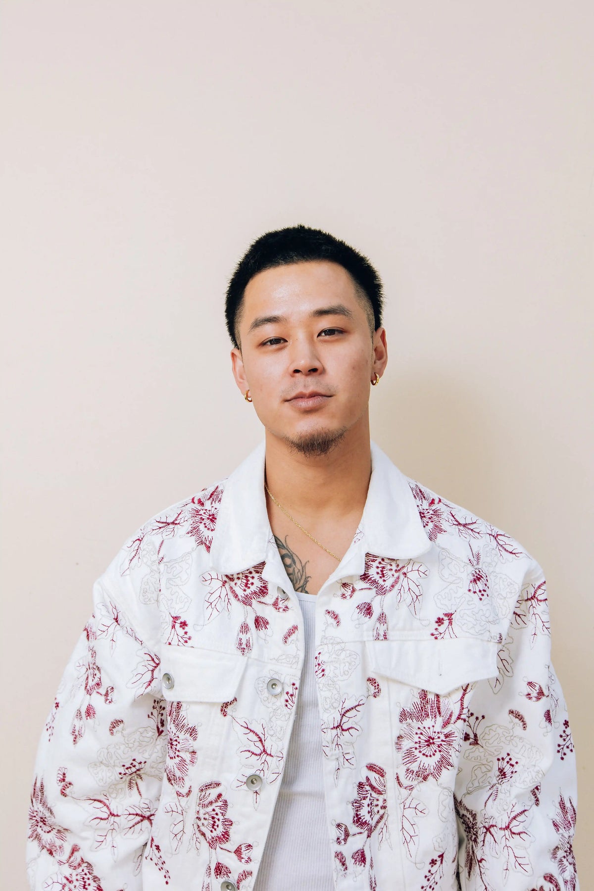 CHRYSANTHEMUM EMBROIDERED WHITE DENIM JACKET — SET PIECE