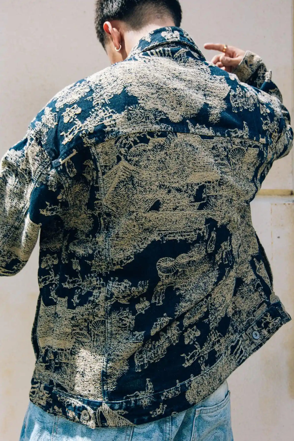 JACQUARD TAPESTRY DENIM TRUCKER JACKET