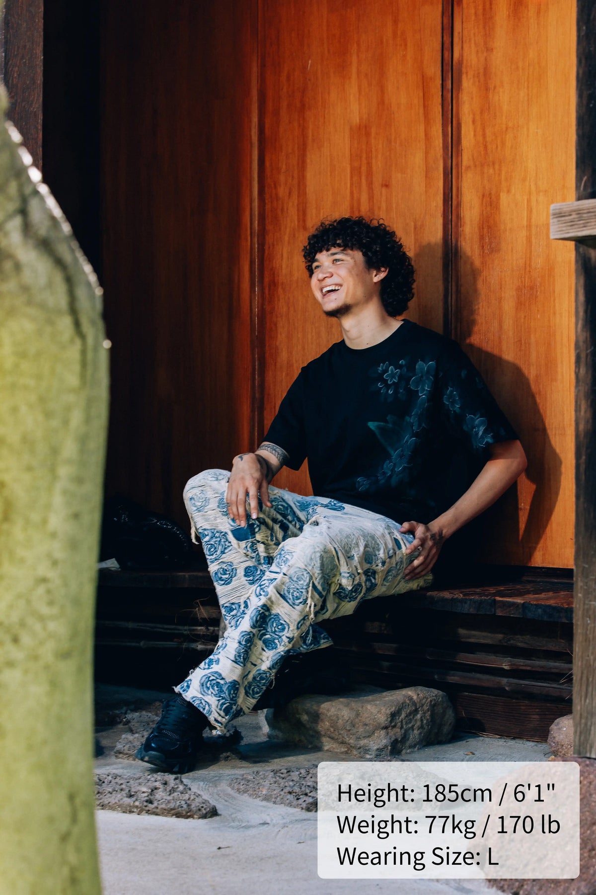 DISTRESSED PORCELAIN DENIM